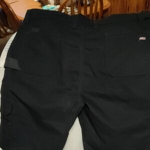 Dickies Mens Black Cargo Shorts. Size 40 New With Tags.